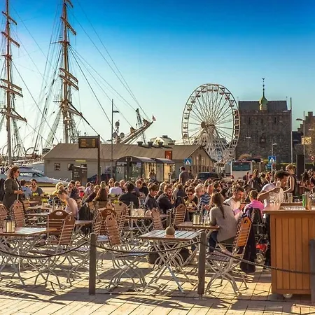 Dinbnb - Idyllic Location - 3 Bedroom Appartement *