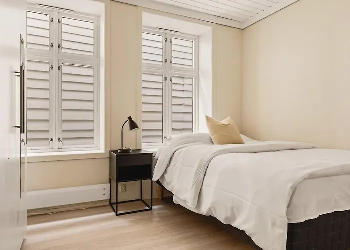 Dinbnb - Idyllic Location - 3 Bedroom Apartment